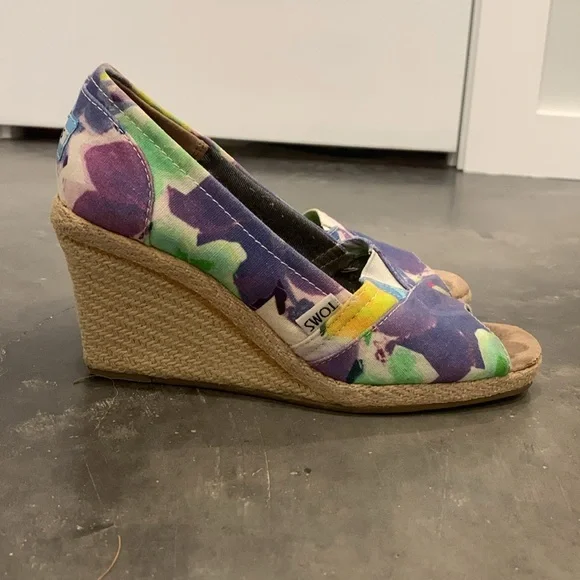 TOMS Wedge Heels - Size 7 - Picture 4 of 4